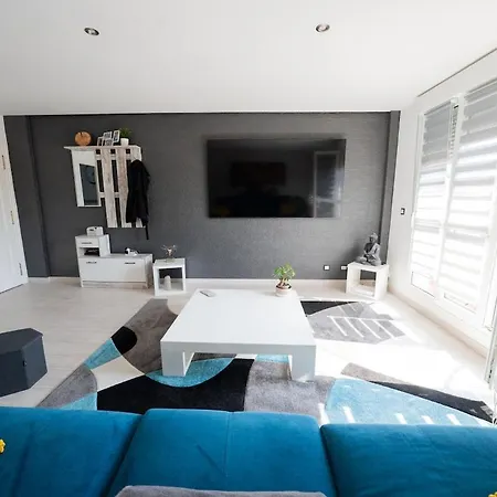 Piso Reformado Con Playas Cercanas Newly Renovated With Beaches Nearby דירה