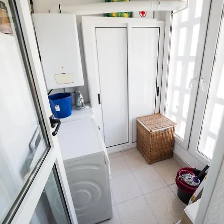 Piso Reformado Con Playas Cercanas Newly Renovated With Beaches Nearby דירה *
